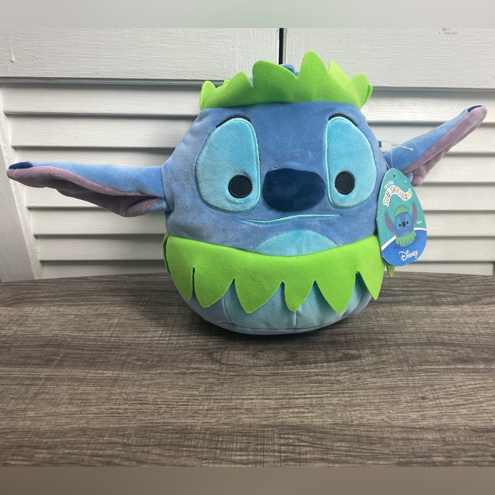 SOLD 🧁 NWT Disney SQUISHMALLOWS Stitch in Hula Skirt 8”